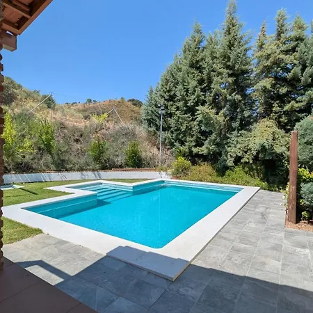 Casa Con Piscina Y Jardin Alma Holiday home *