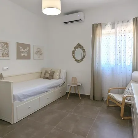 Casa Con Piscina Y Jardin Alma