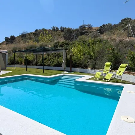 Casa Con Piscina Y Jardin Alma Lobon