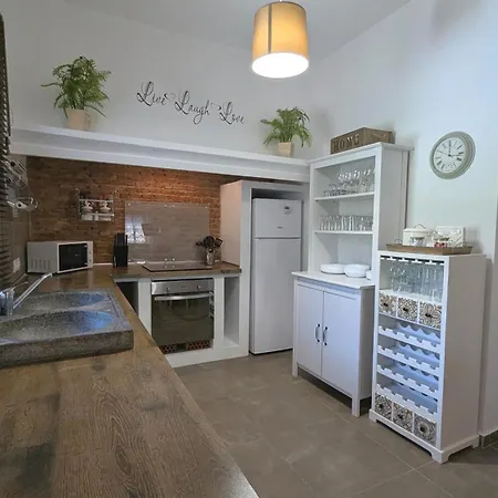 Dom wakacyjny Casa Con Piscina Y Jardin Alma