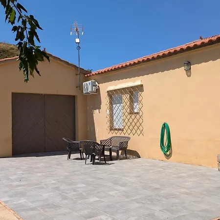 Hébergement de vacances Casa Con Piscina Y Jardin Alma *