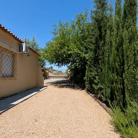 Casa Con Piscina Y Jardin Alma